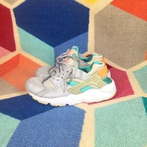 Nike Air Huarache Run Boys Size 6Y Gray‎ Green Athletic Running Shoes Sneakers
